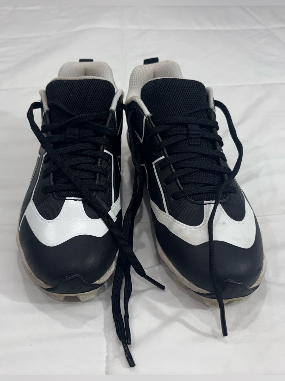 Black and White Boy’s Under Armour Size 4.5 Baseball Cleats